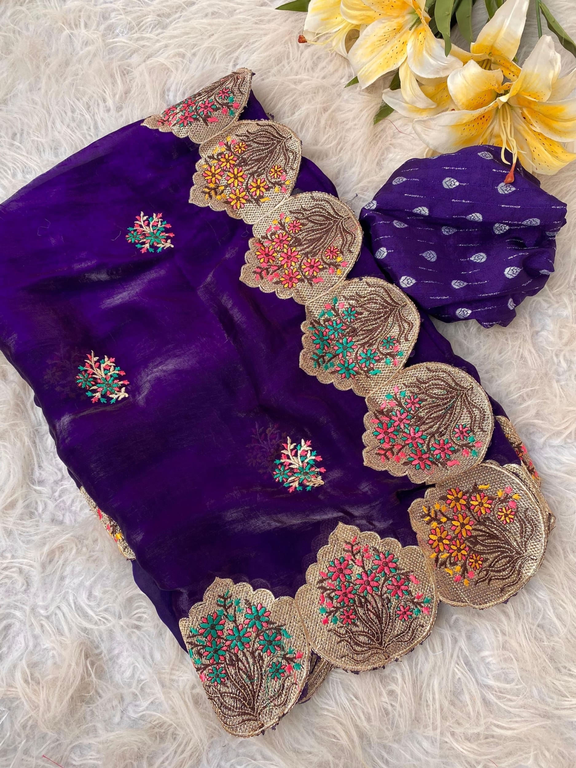 Space silk with Scalloped designer borders