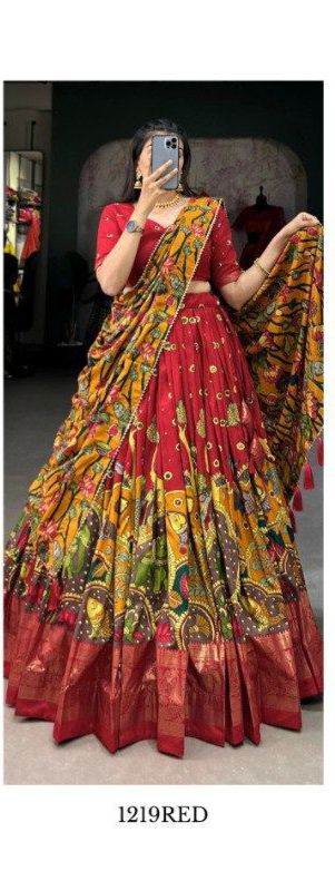 Dola silk lehenga with Kalamkari deagin