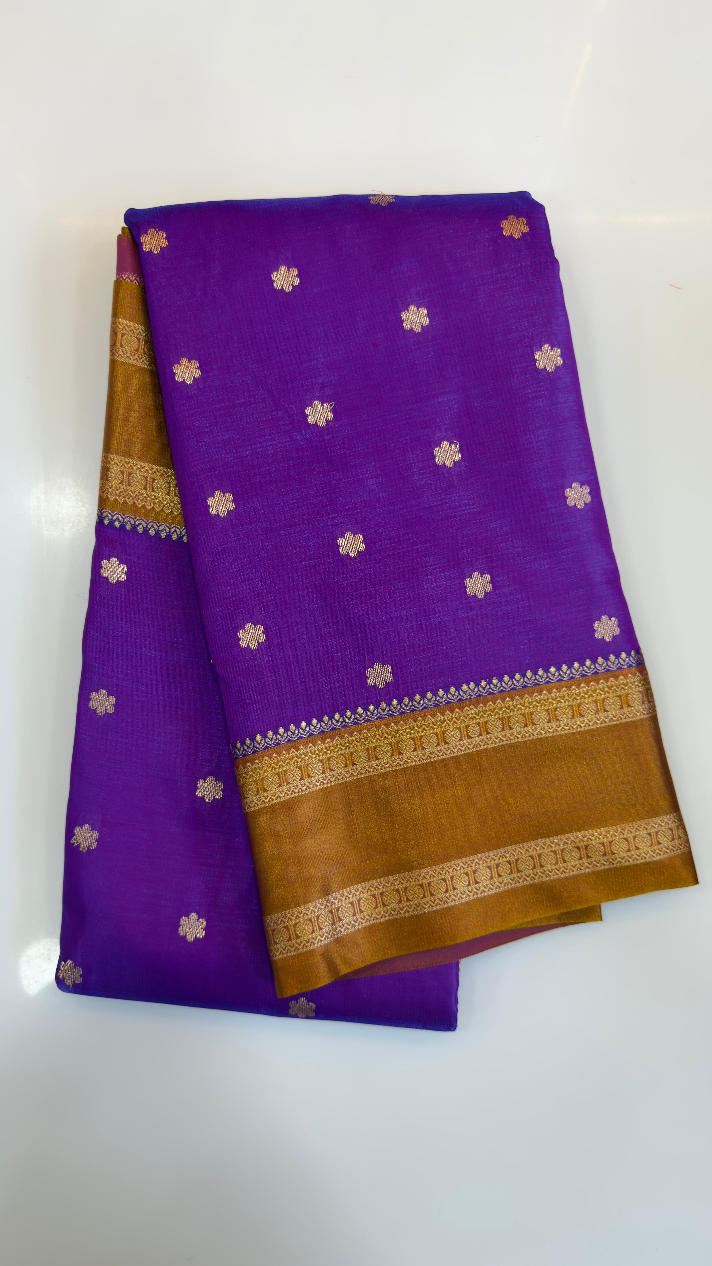Narayani Pattu sarees small border