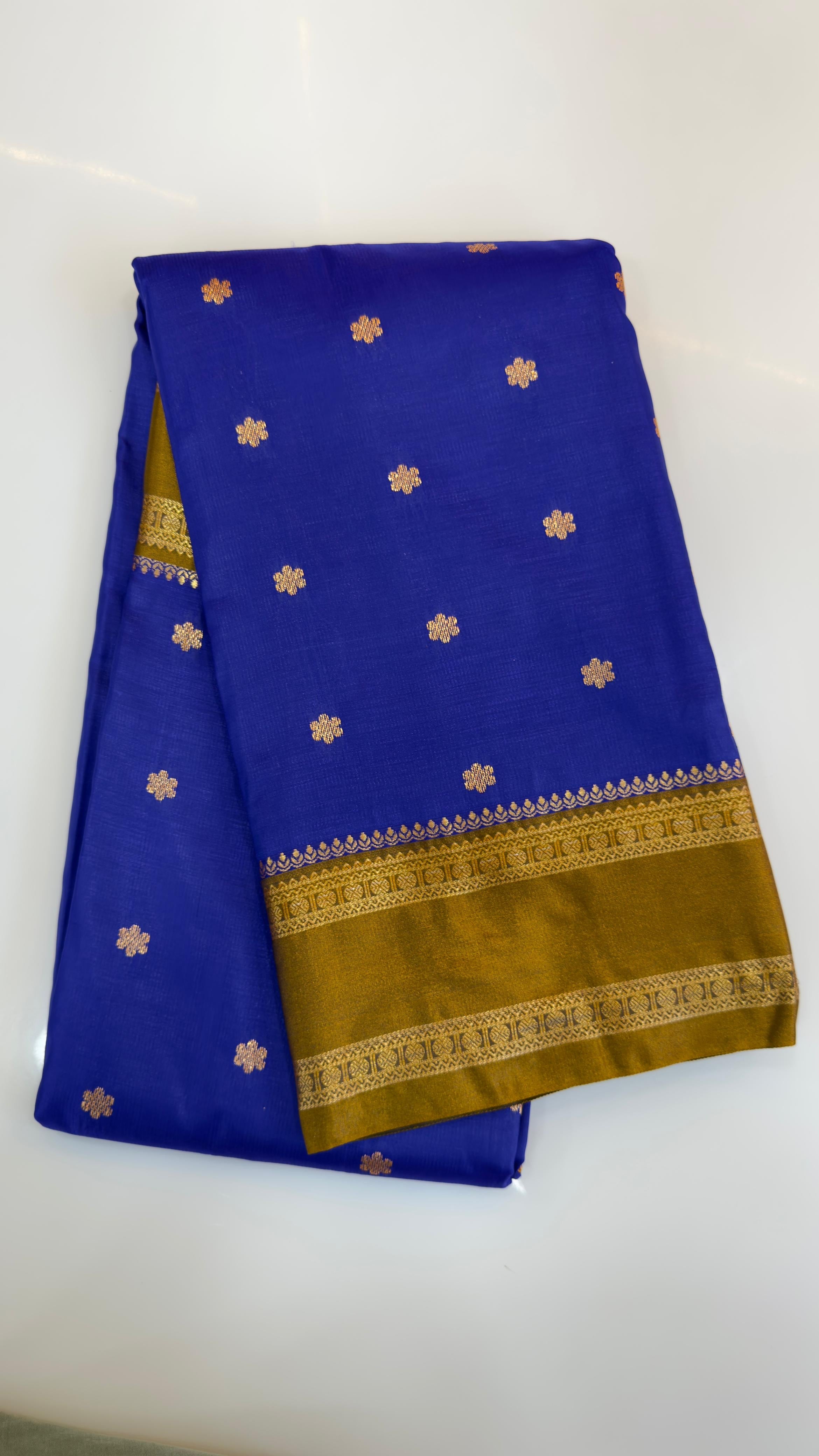 Narayani Pattu sarees small border