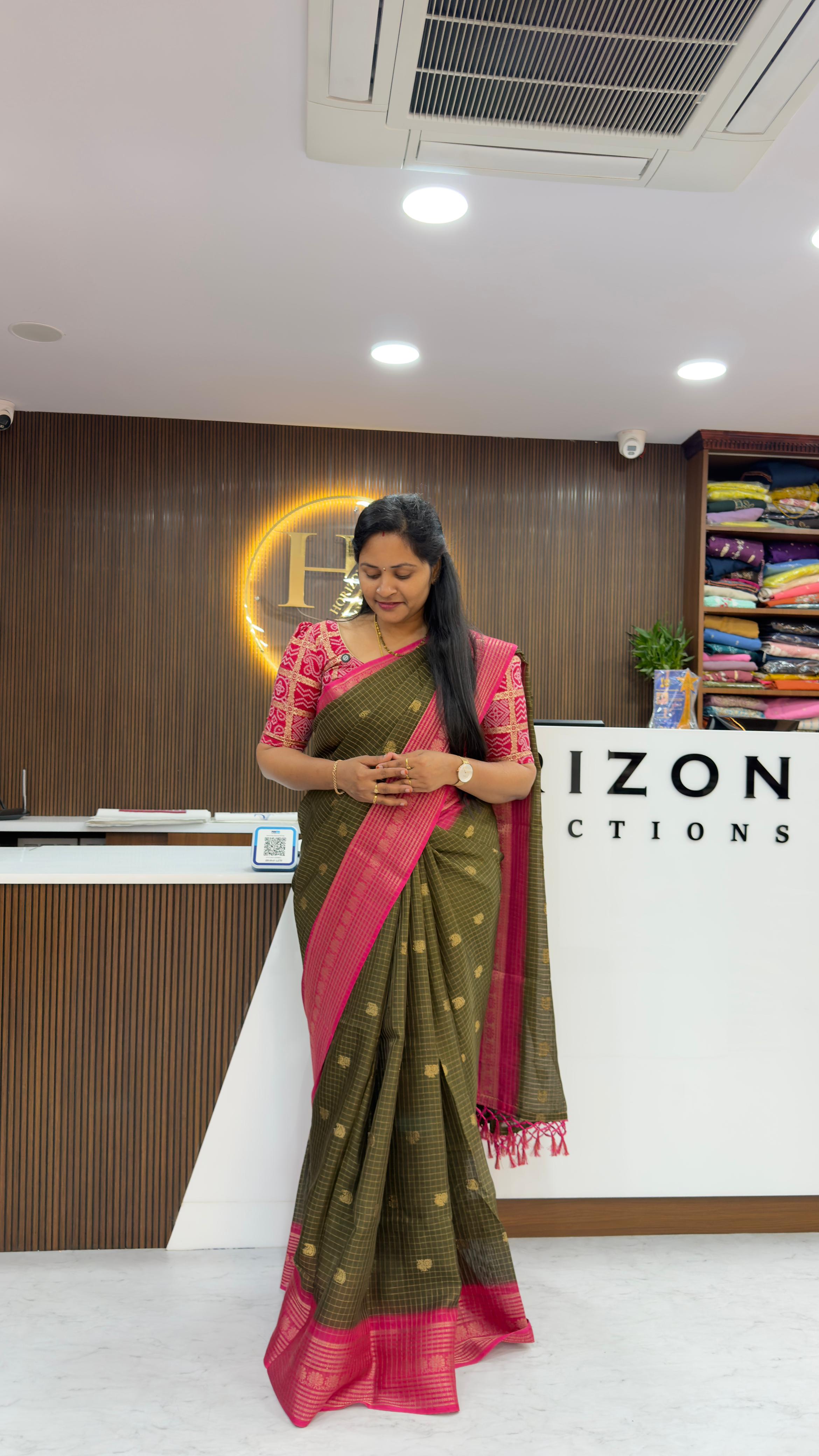 Vintage style chexs saree