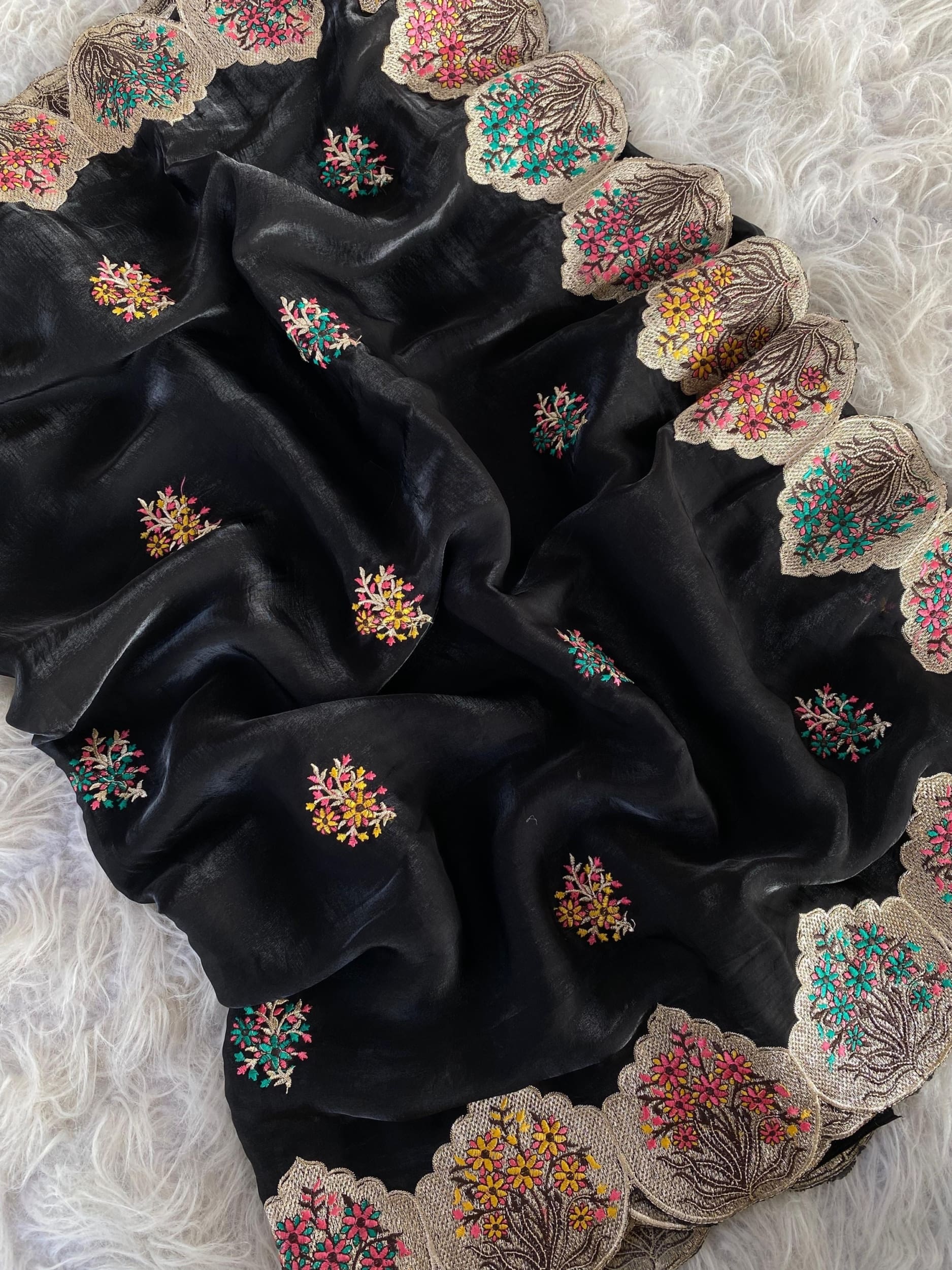 Space silk with Scalloped designer borders