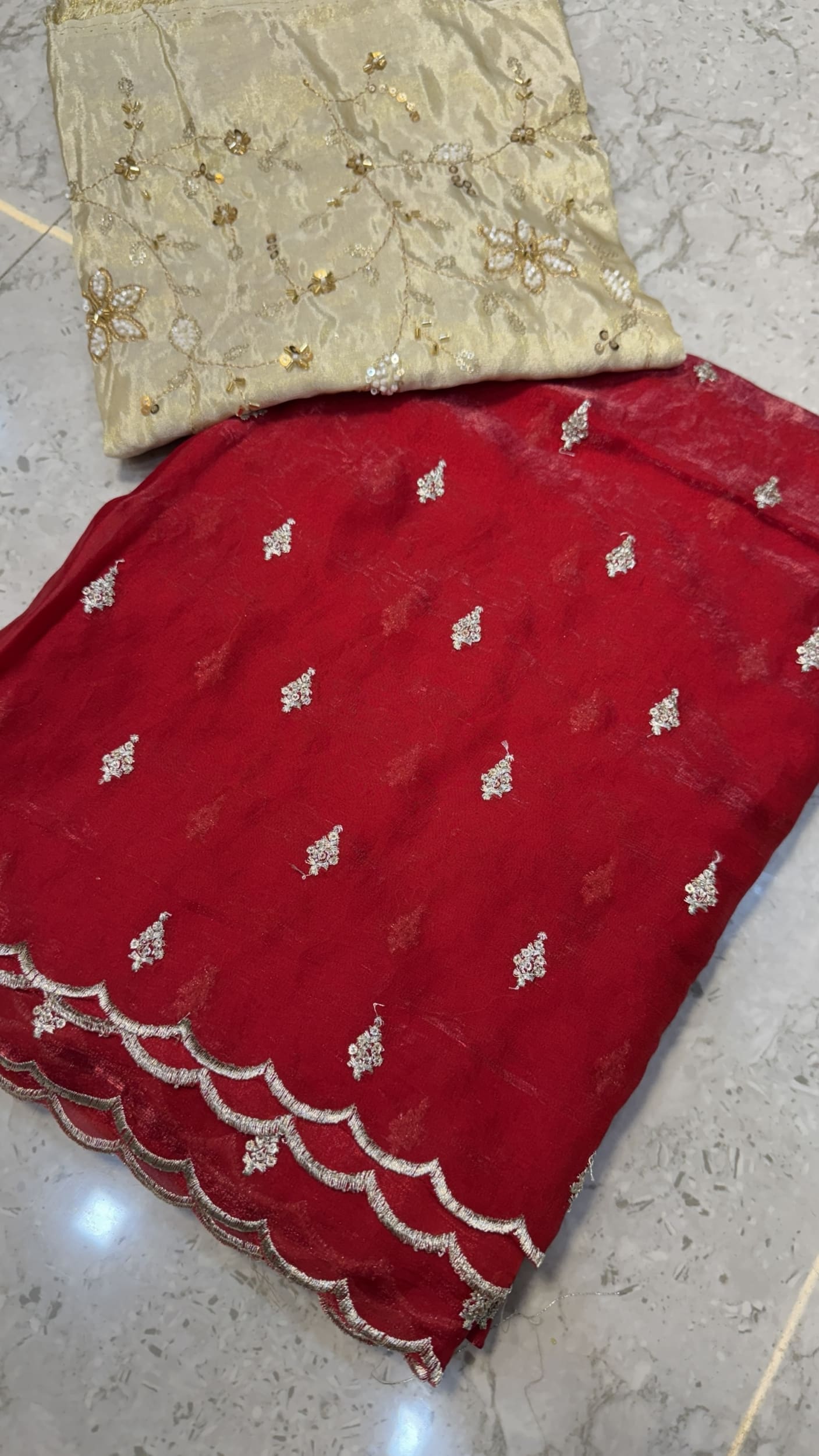 Space Silk with scallop border