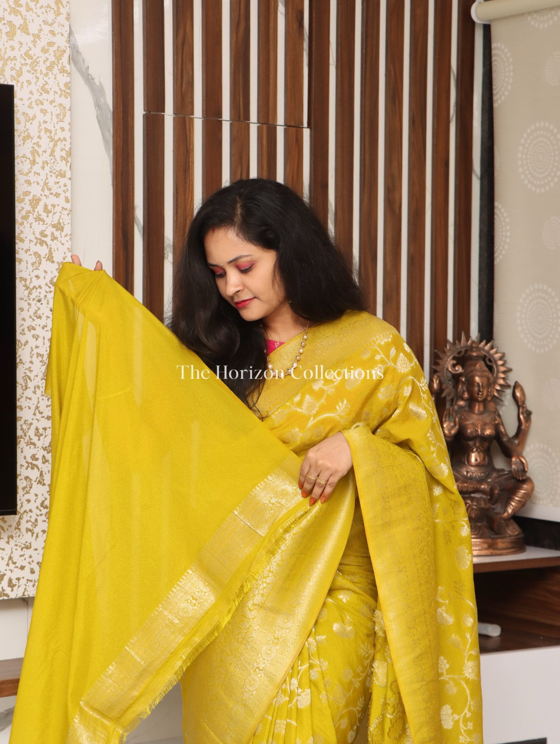 Elegant Viscose Banarasi Saree with Zari Borders