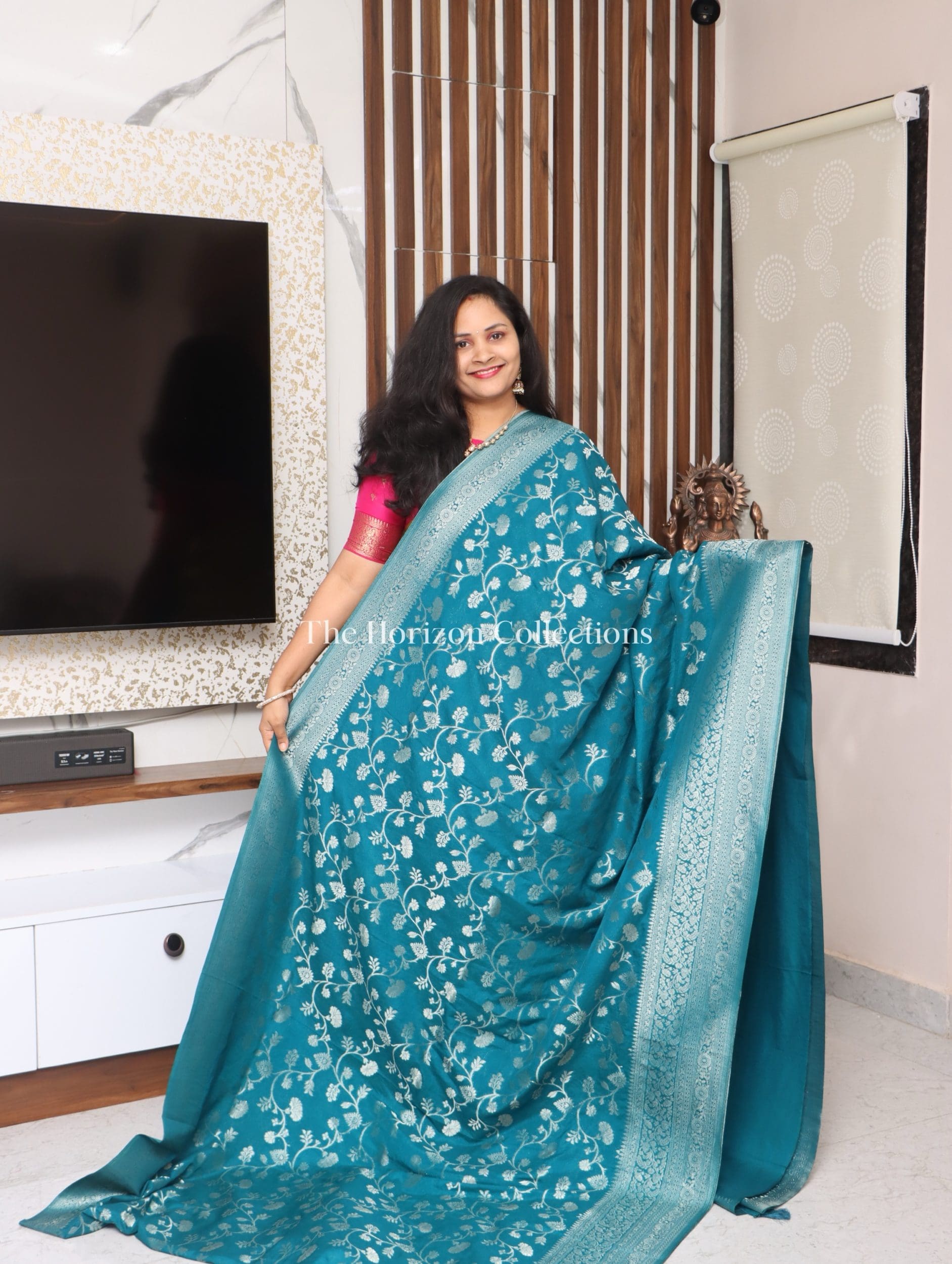 Elegant Viscose Banarasi Saree with Zari Borders