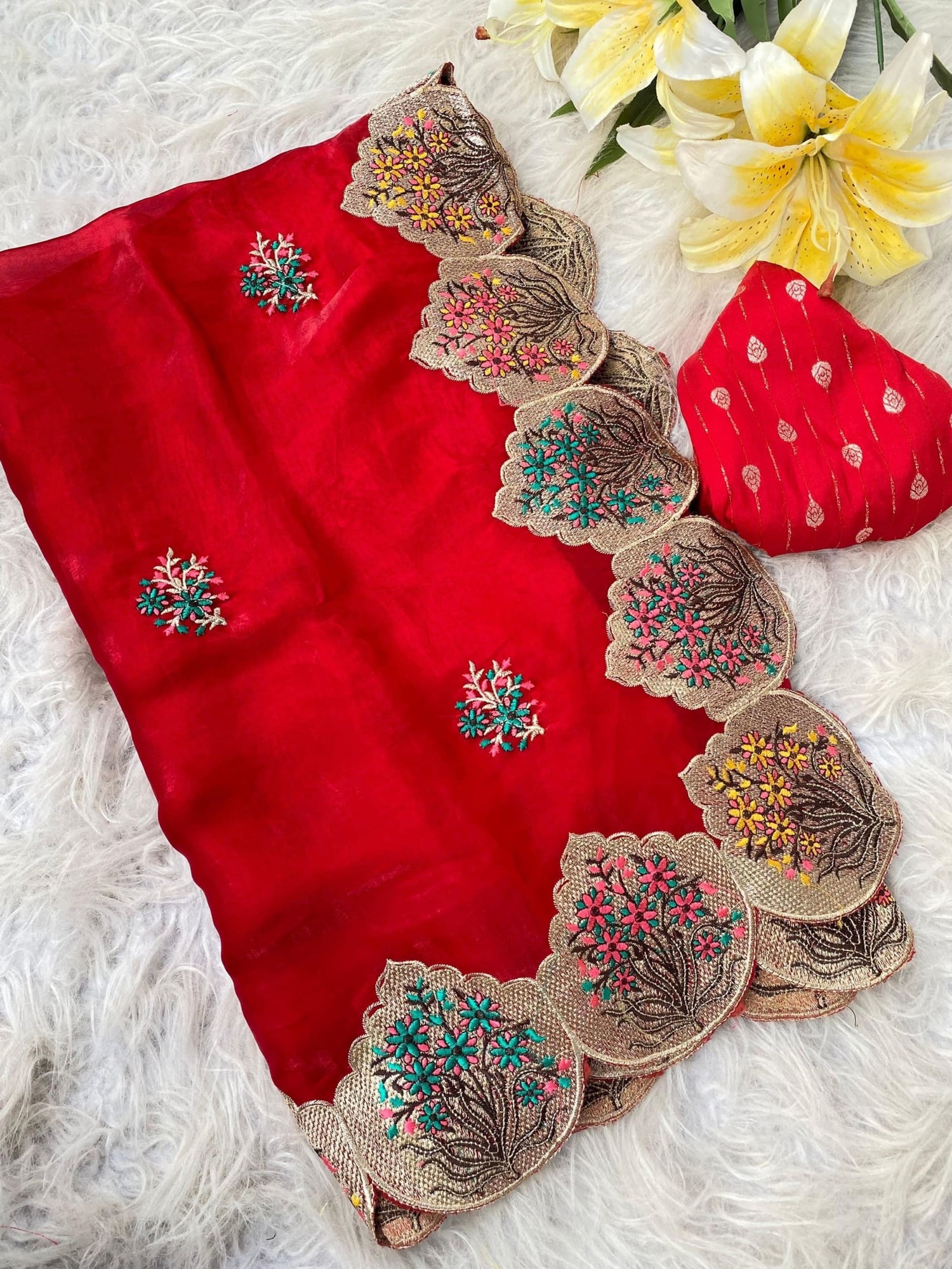 Space silk with Scalloped designer borders