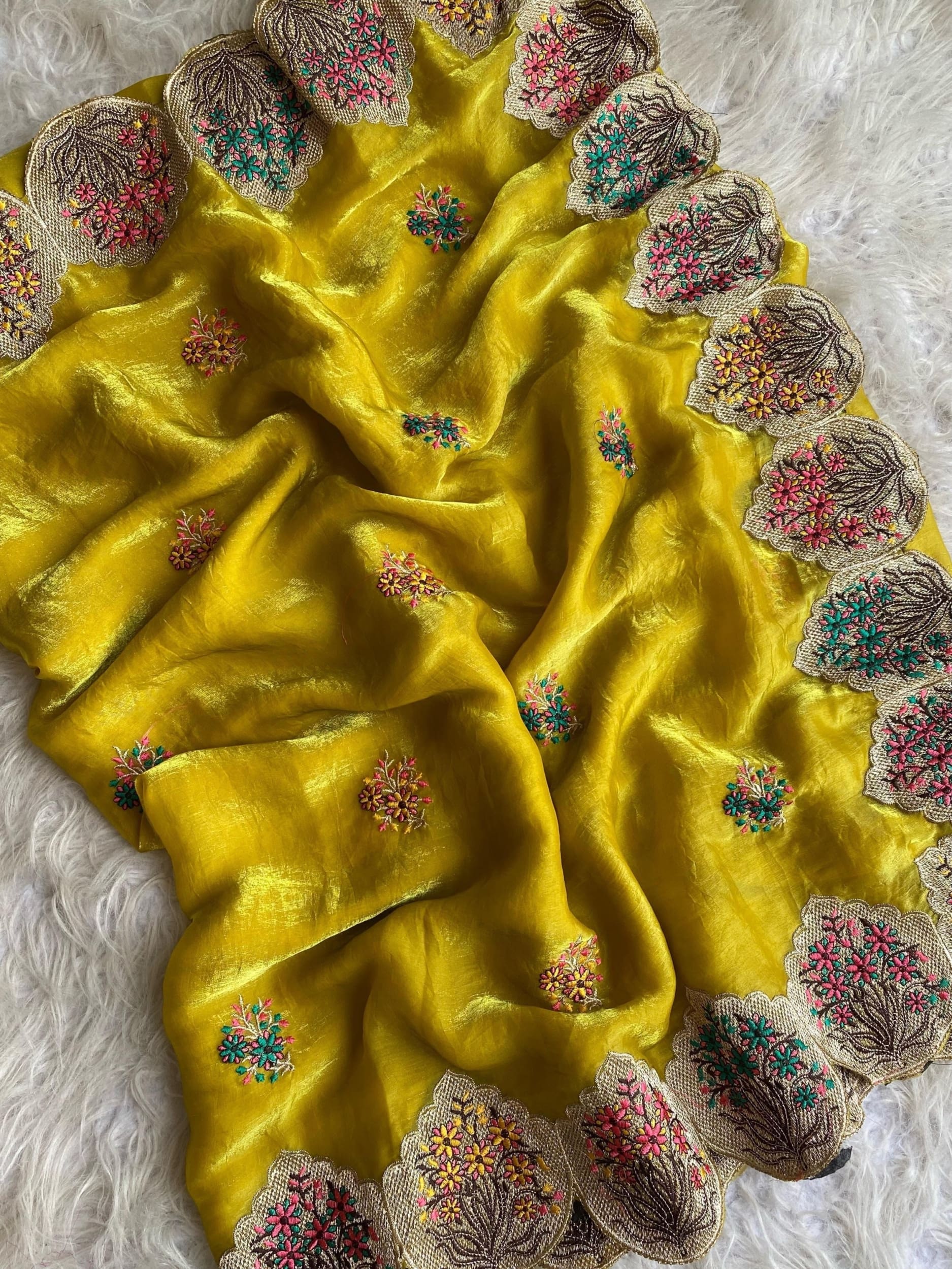 Space silk with Scalloped designer borders