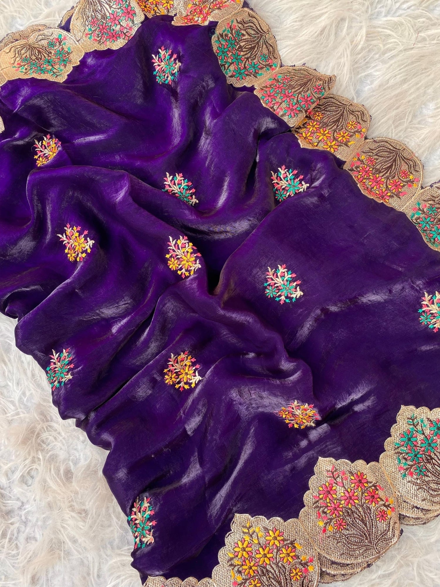Space silk with Scalloped designer borders