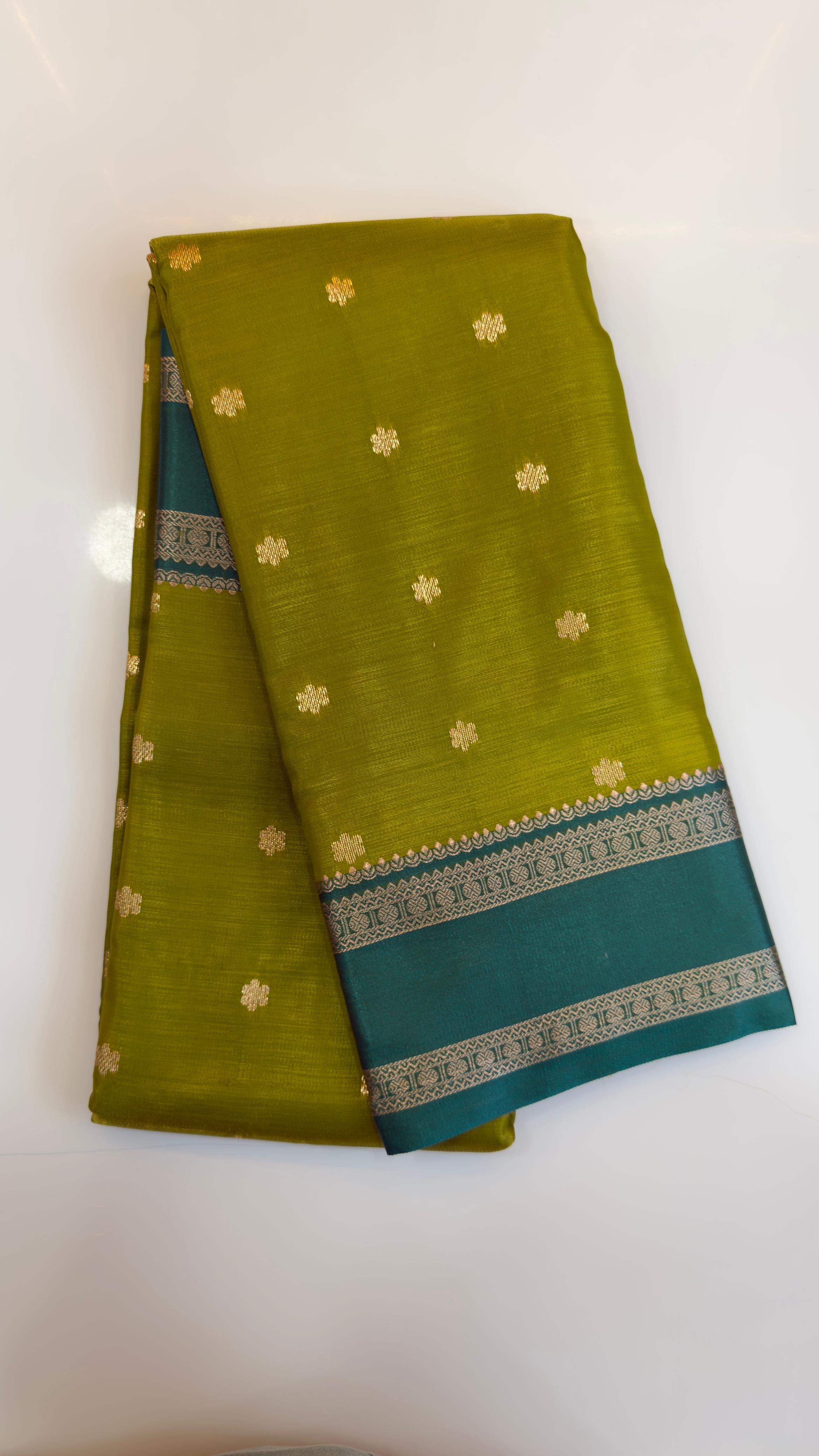 Narayani Pattu sarees small border