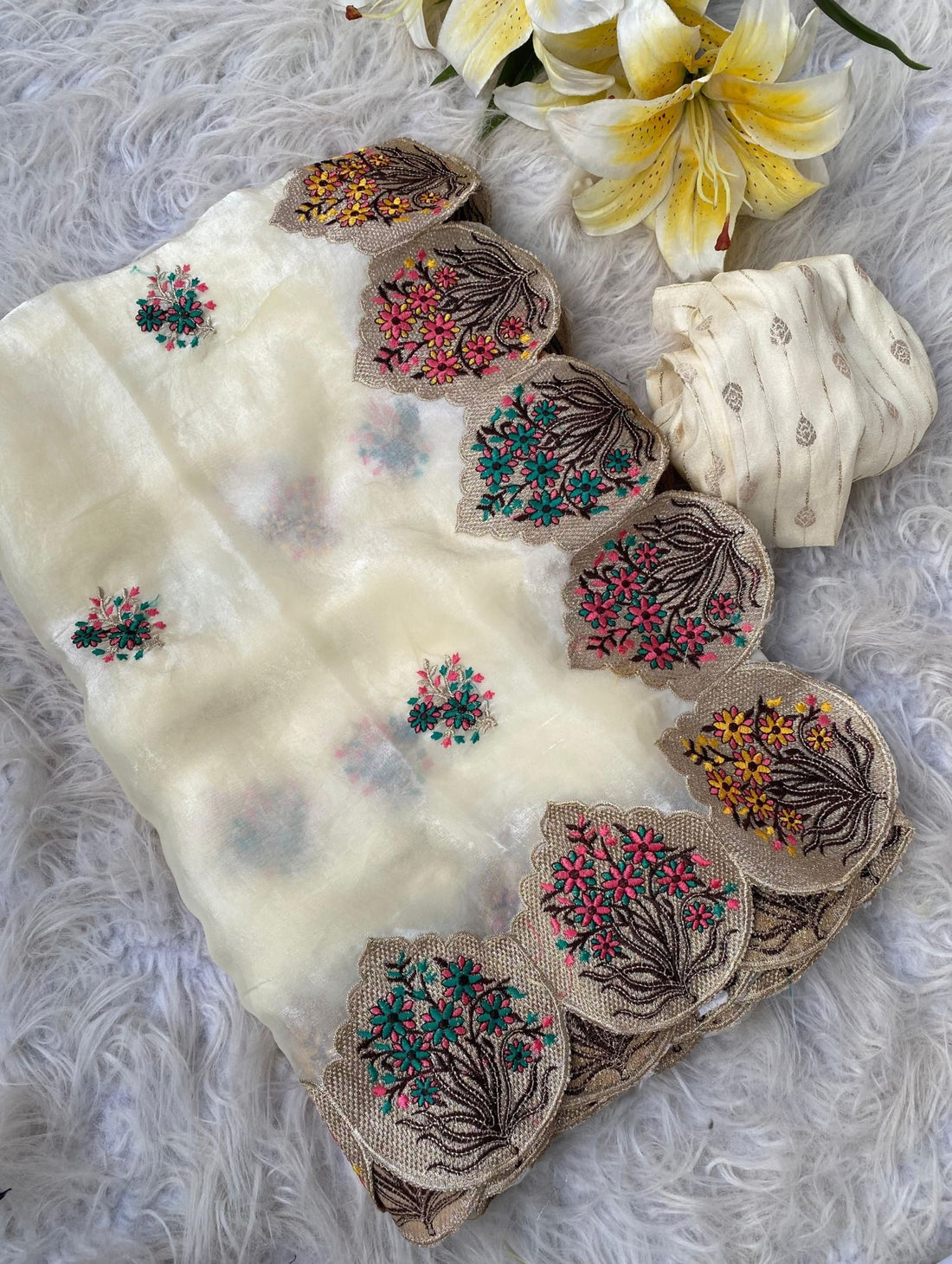 Space silk with Scalloped designer borders