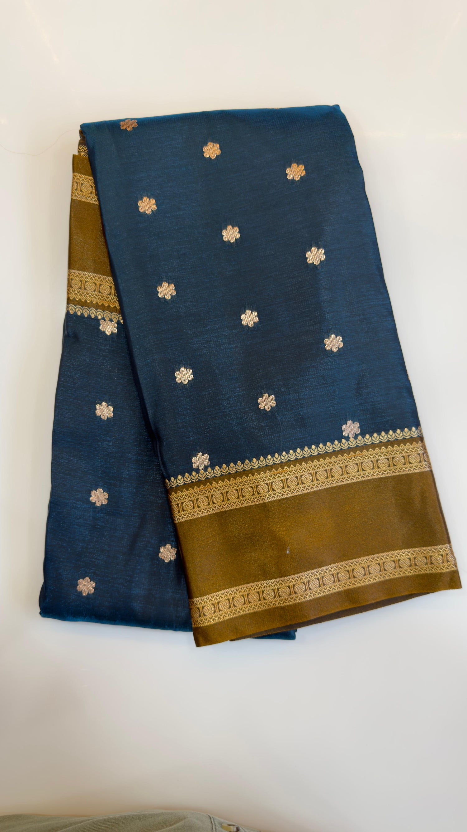 Narayani Pattu sarees small border