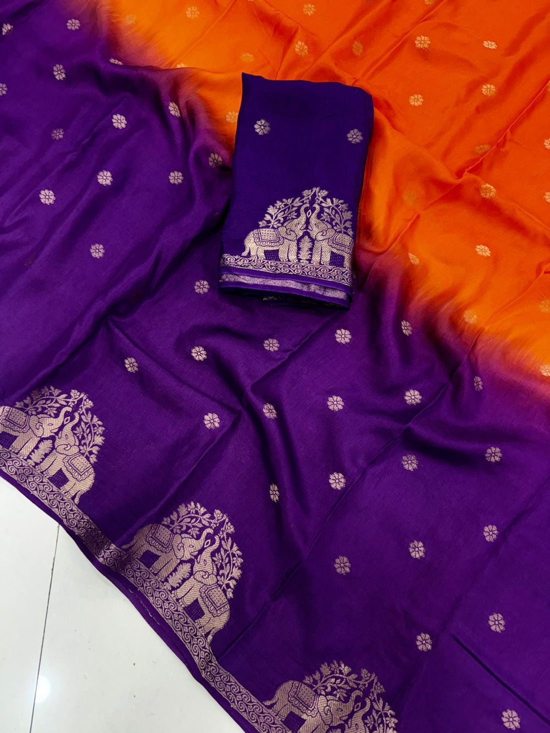 2DPure Muslin Silk Shaded Saree With Running Blouse