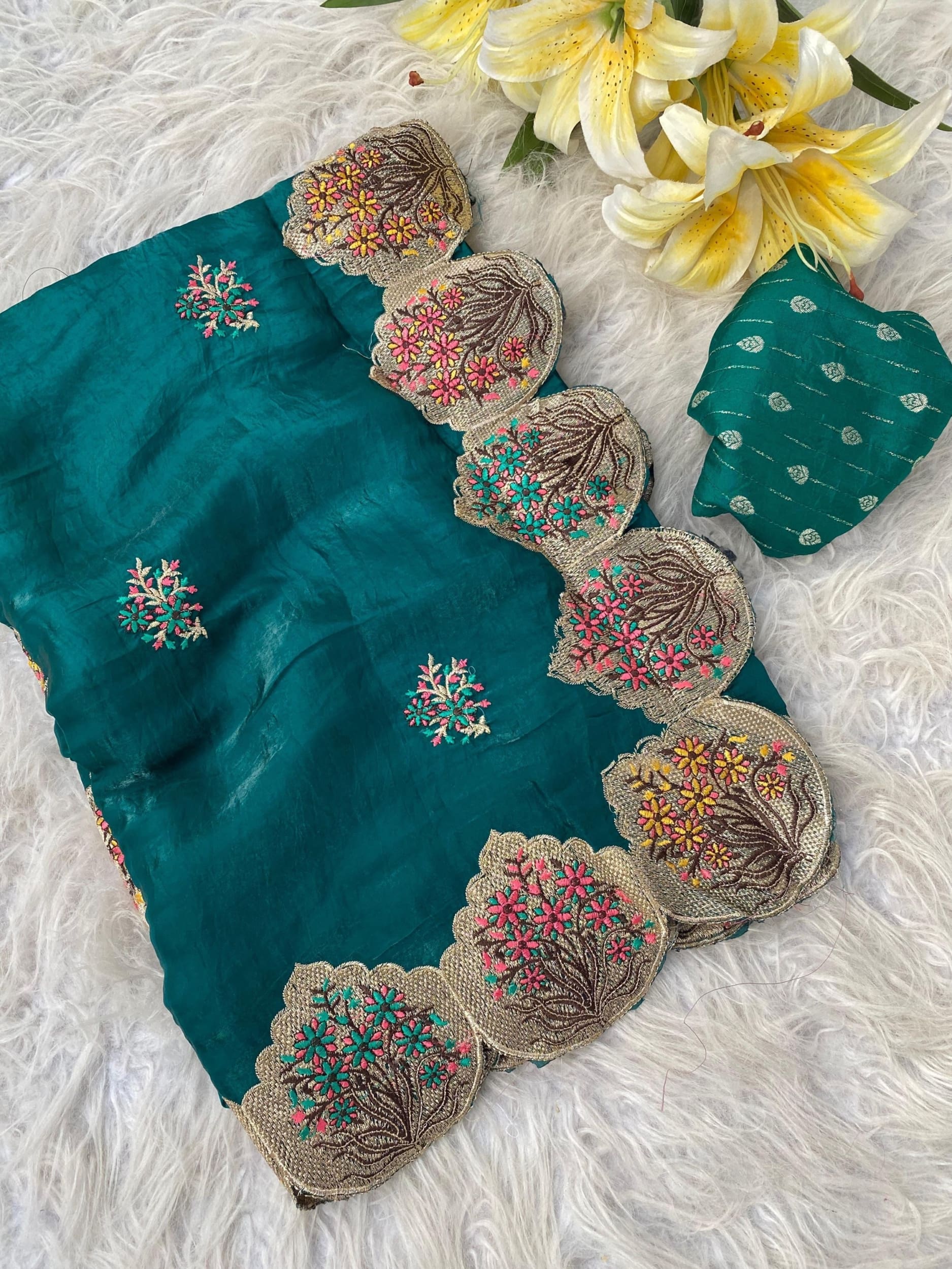 Space silk with Scalloped designer borders