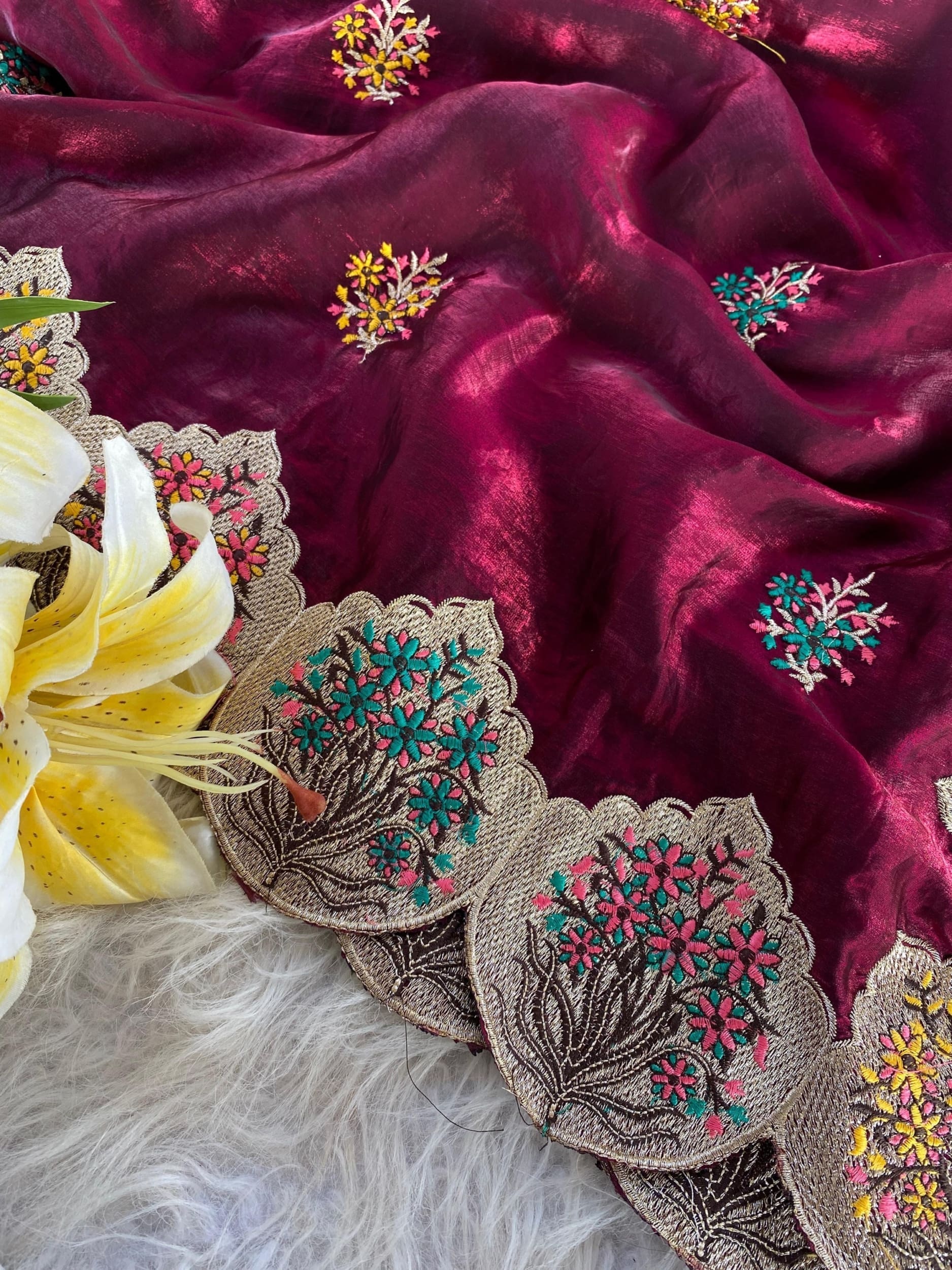 Space silk with Scalloped designer borders