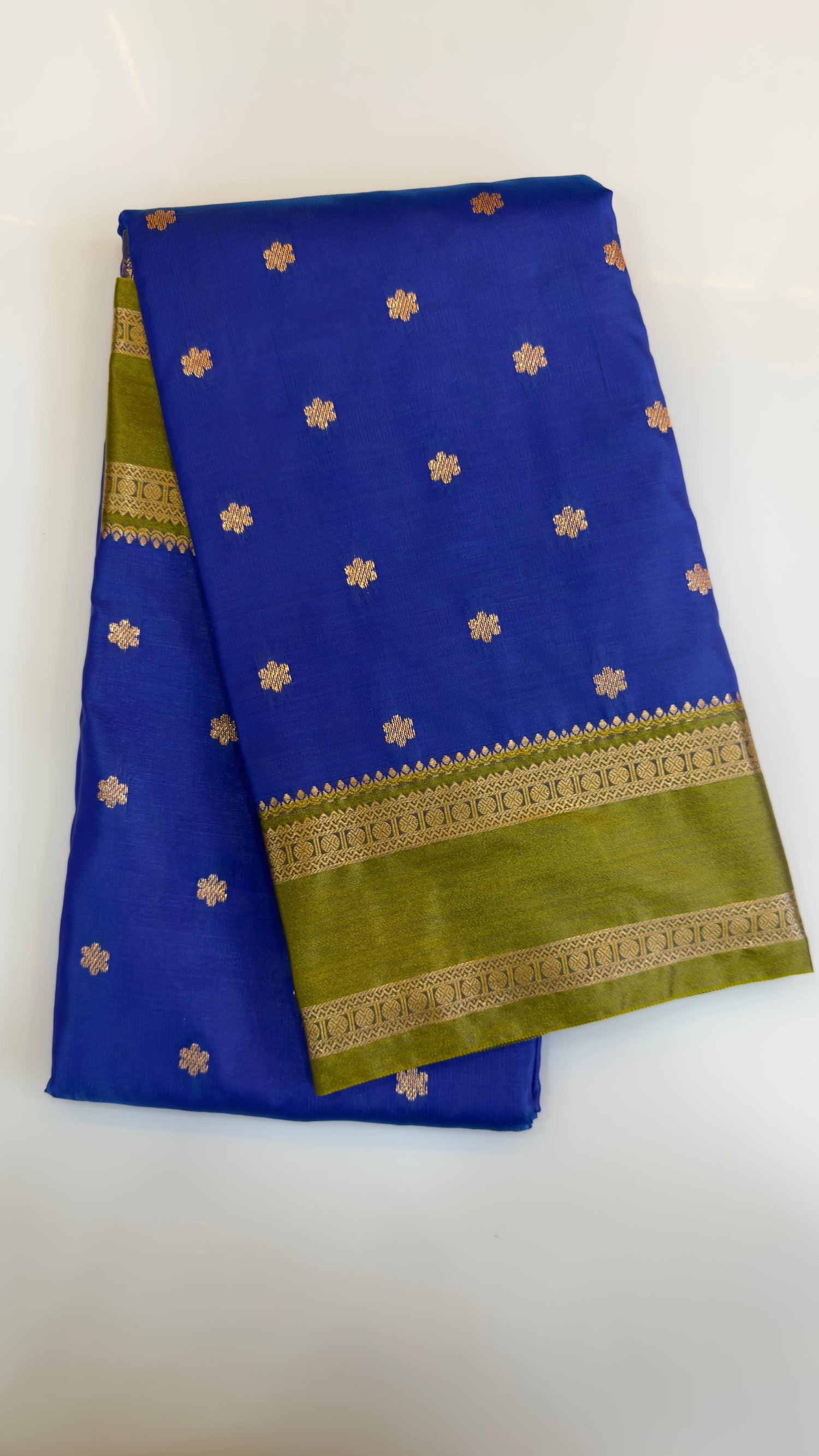 Narayani Pattu sarees small border