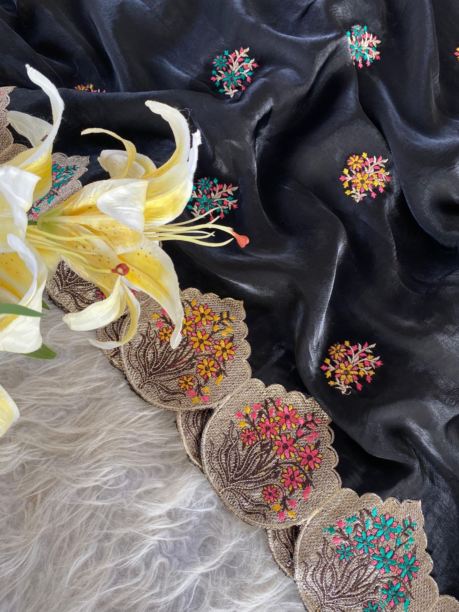 Space silk with Scalloped designer borders