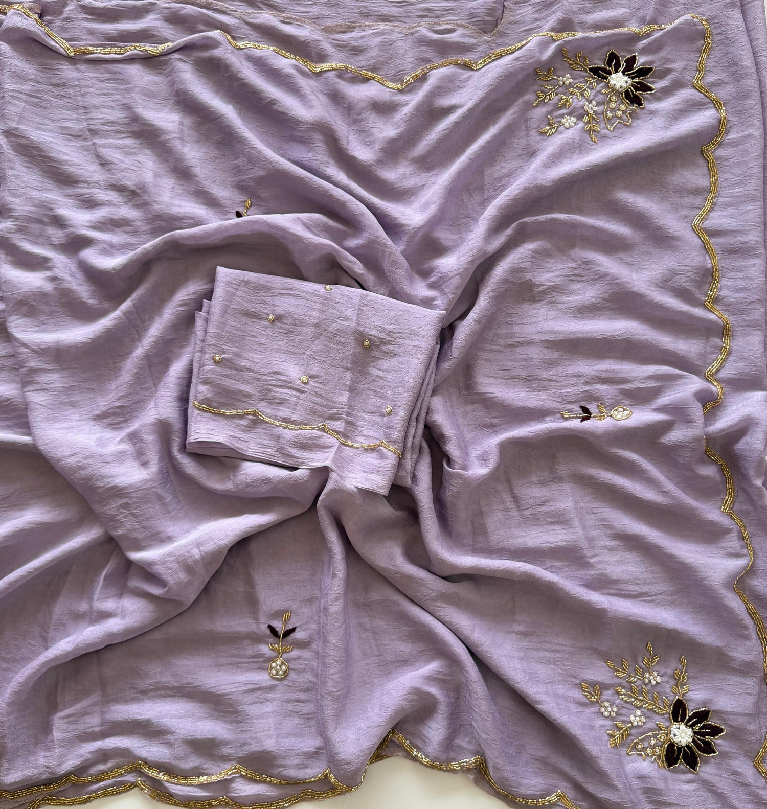 Soft crush rangoli saree with beautiful handwork all over and running blouse with handwork(NON-STORE)