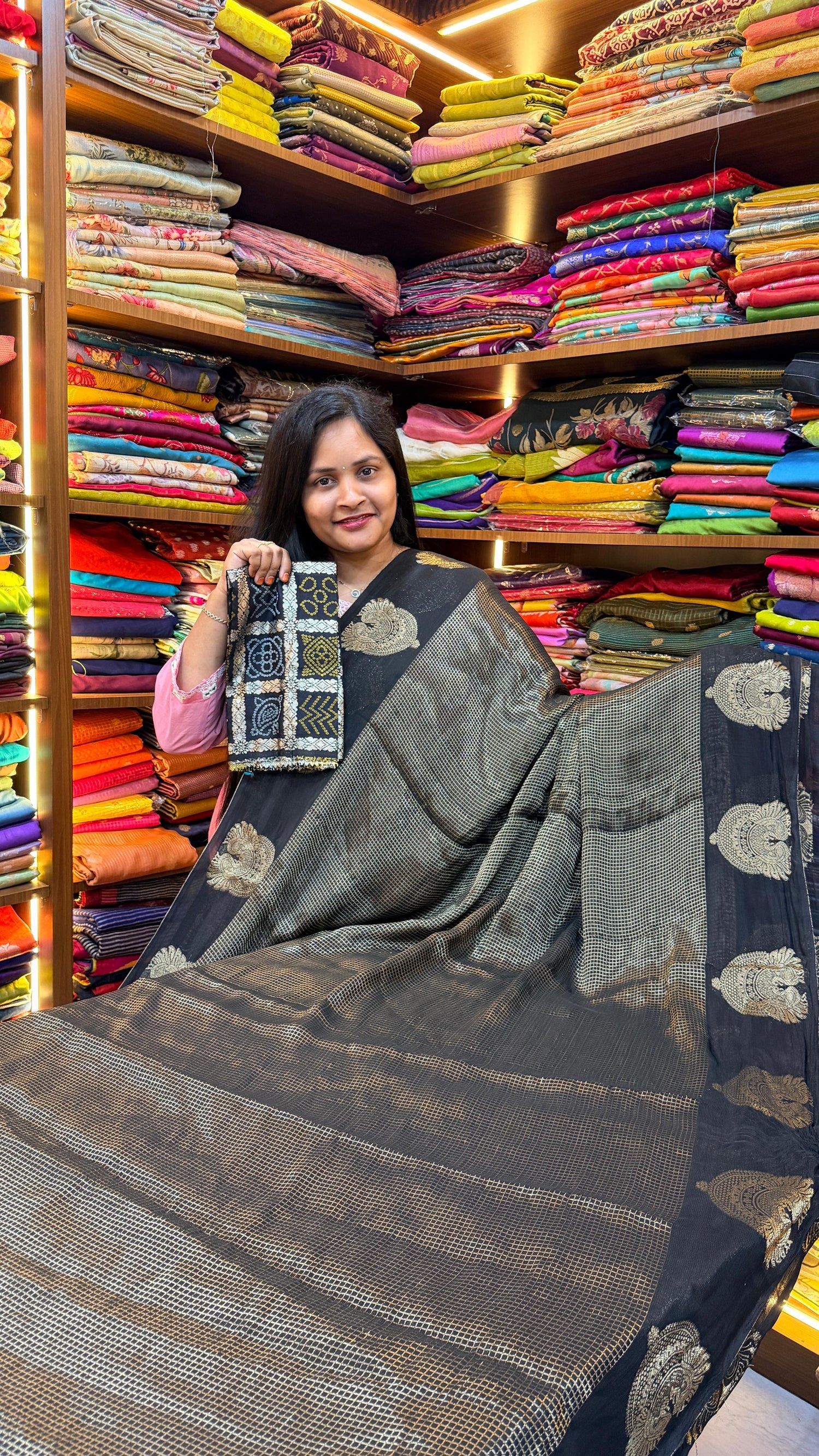 Banarasi Georgette sarees with all over zari and open borders(blouse design may vary )