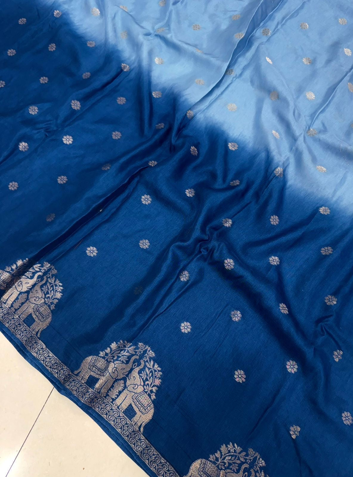 2DPure Muslin Silk Shaded Saree With Running Blouse