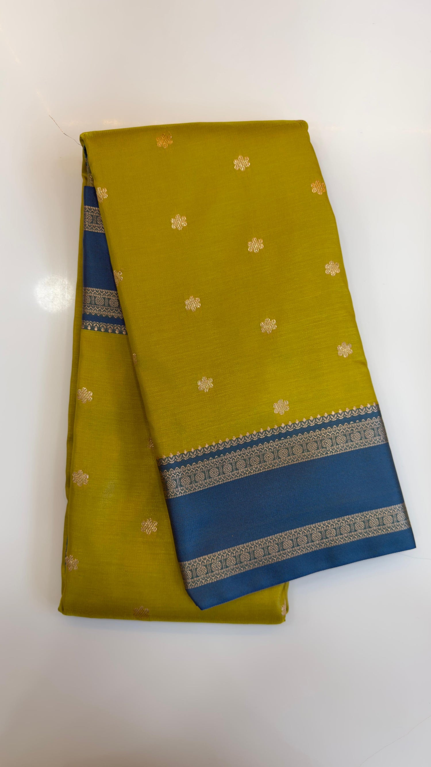 Narayani Pattu sarees small border