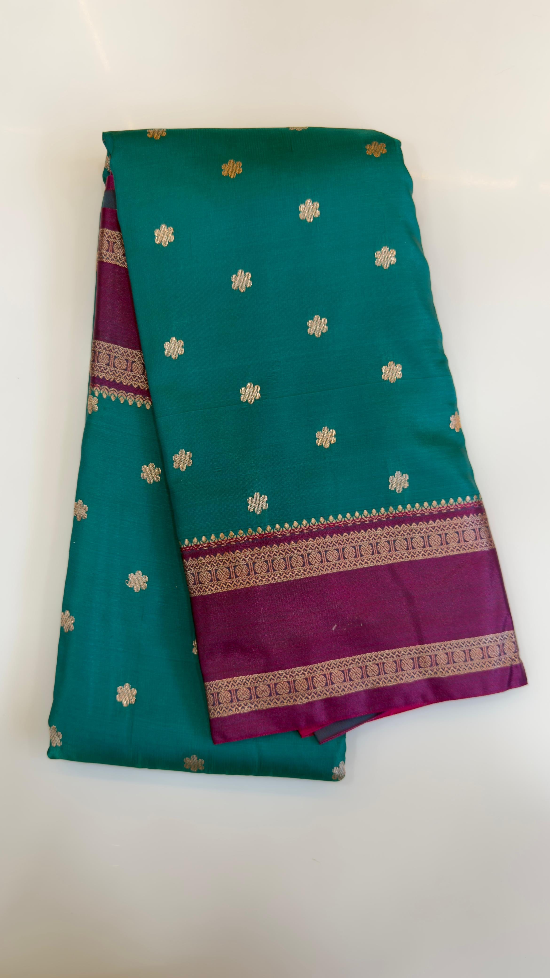 Narayani Pattu sarees small border