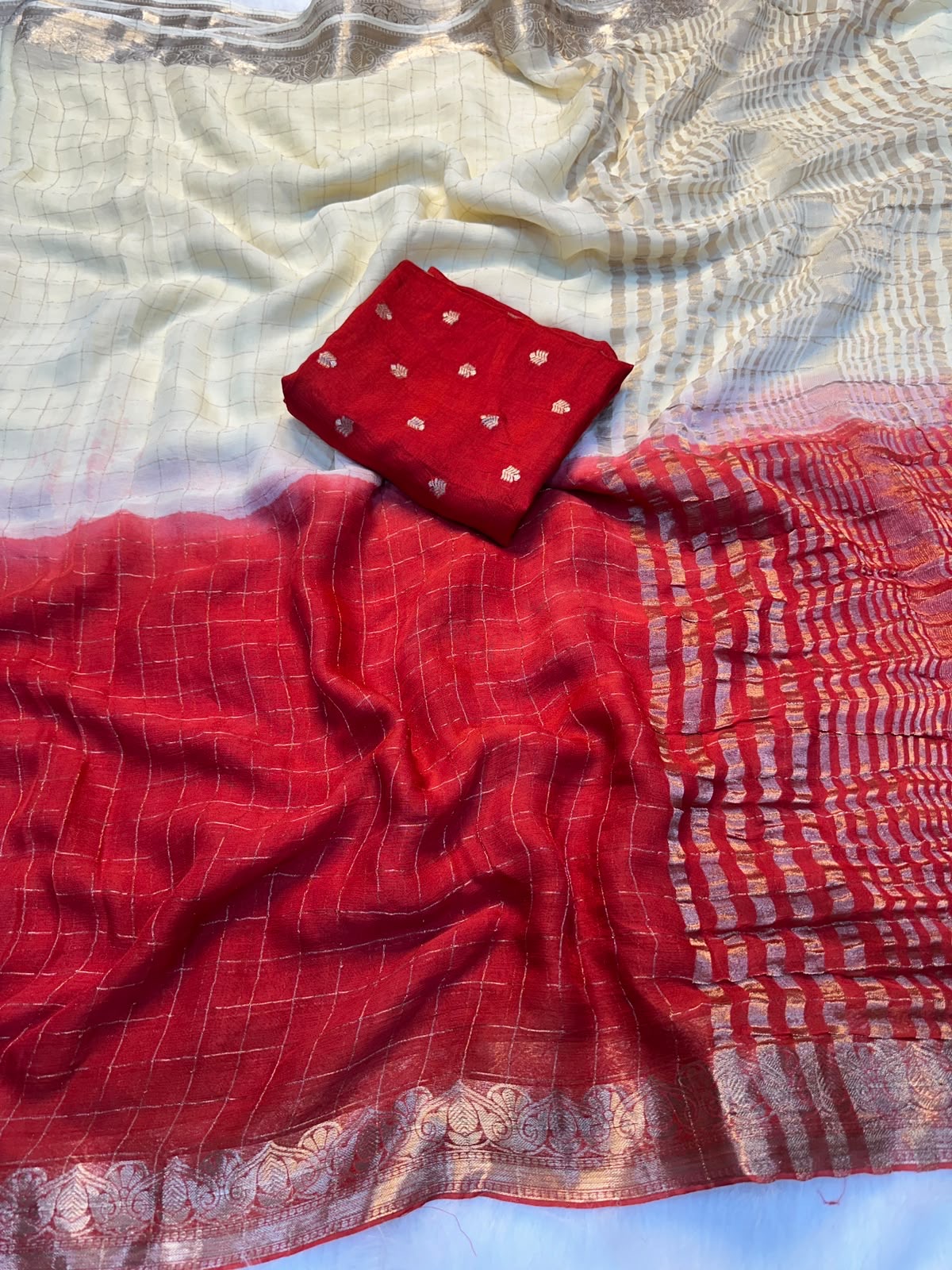 2Dviscose Georgette saree with pallu with same tone viscose Russian jacquard Blouse(NON-STORE)