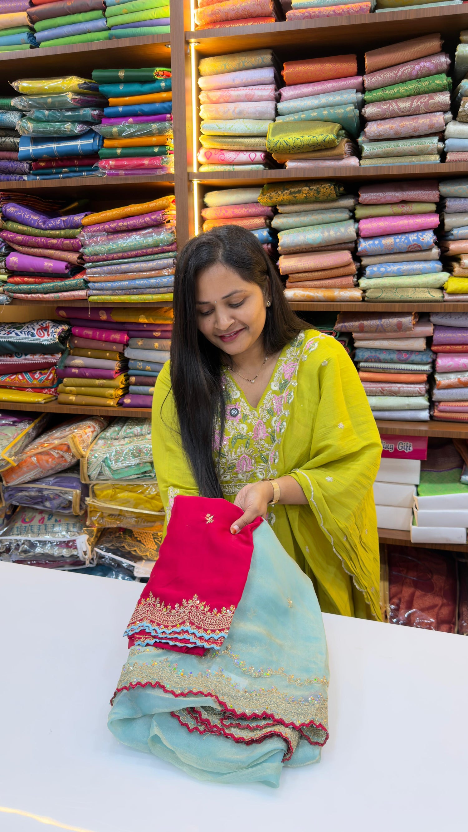 Few colours sold out so orders are under pre booking !!! Party wear saree