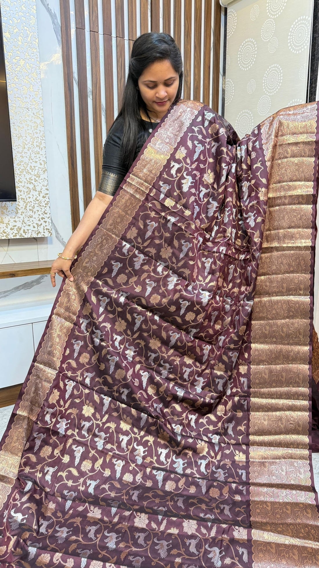 Scallop Bordered Banarasi saree
