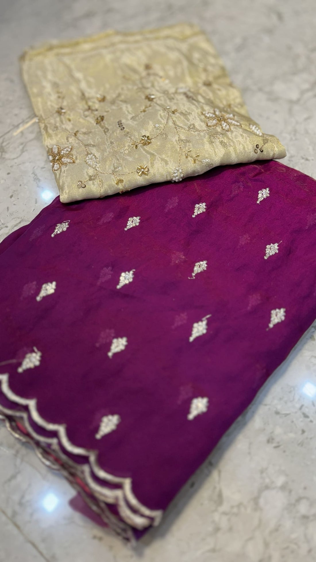 Space Silk with scallop border