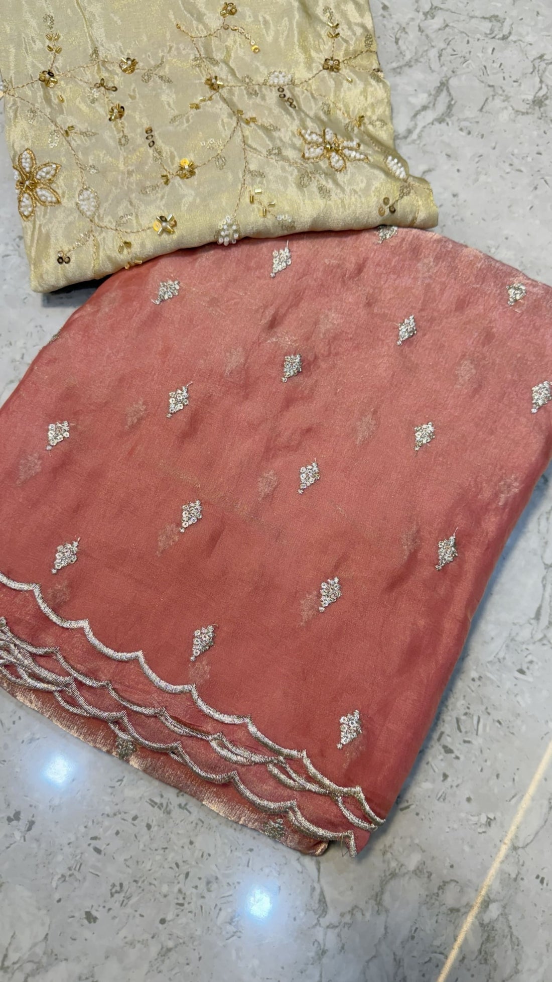 Space Silk with scallop border