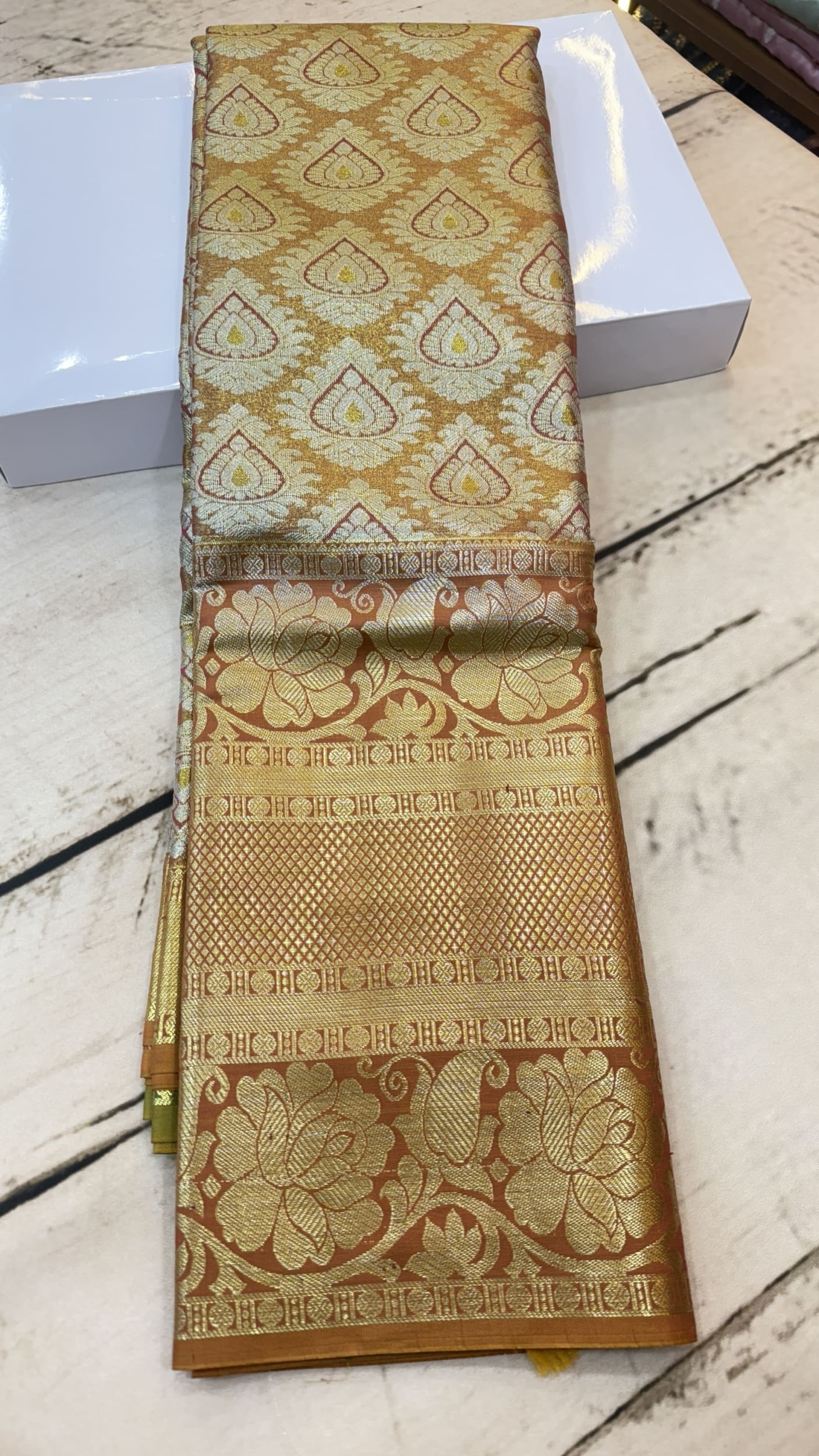Semi Kanchi pattu