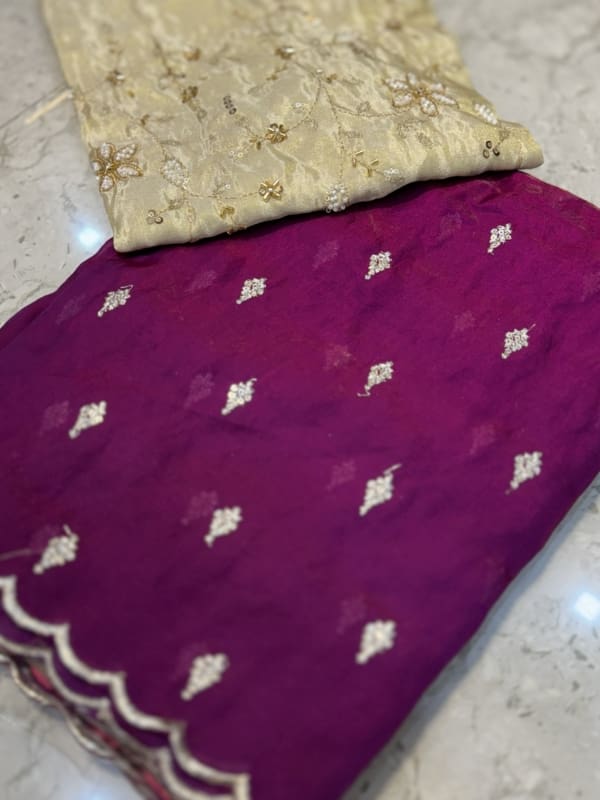 Space Silk with scallop border