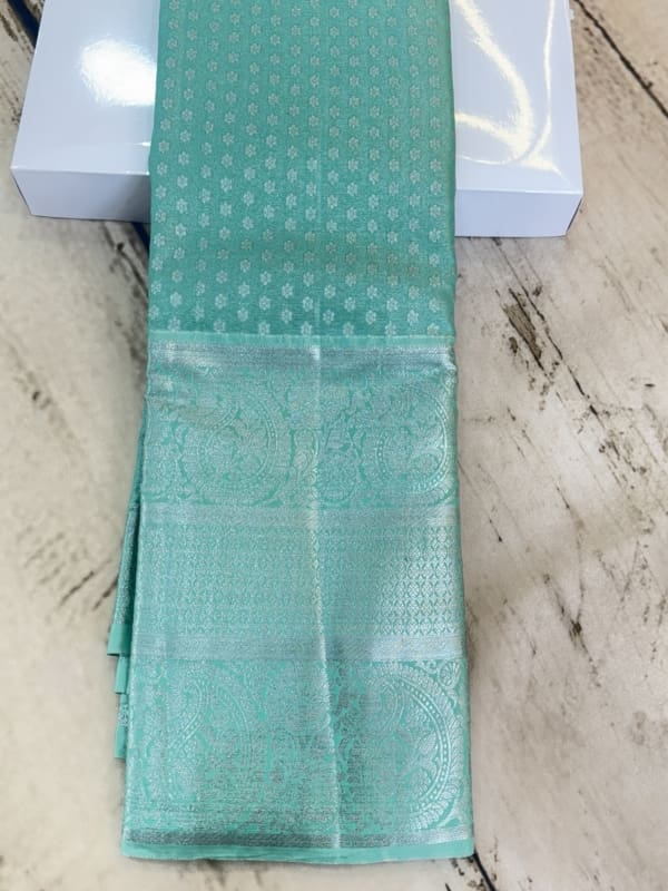 Semi Kanchi Pattu